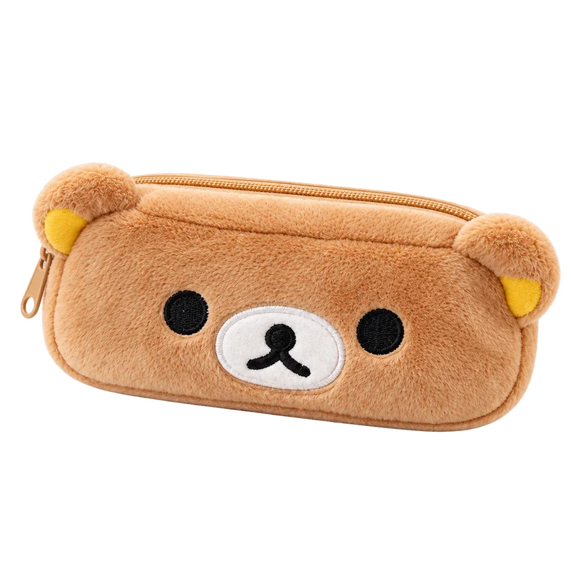 Estuche de peluche color caramelo con cara de oso y cierre superior.